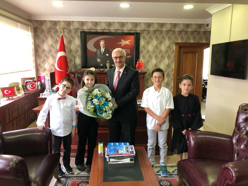 23 Nisan Ulusal Egemenlik ve Çocuk Bayramı’nda Kaymakam Mehmet Ali Özyiğit'e Ziyaret