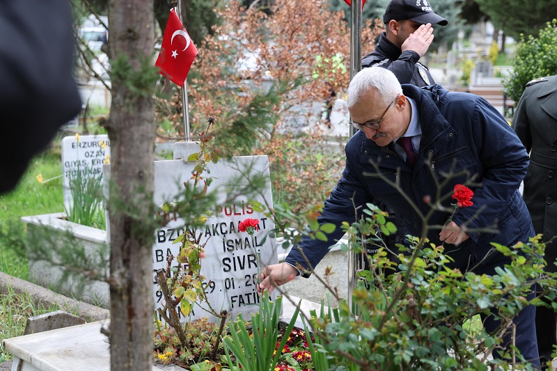 18 Mart Şehitler Günü ve Çanakkale Zaferi'nin 110. Yıl Dönümü Vesilesiyle Gebze Şehitliği’nde Anma Töreni Düzenlendi