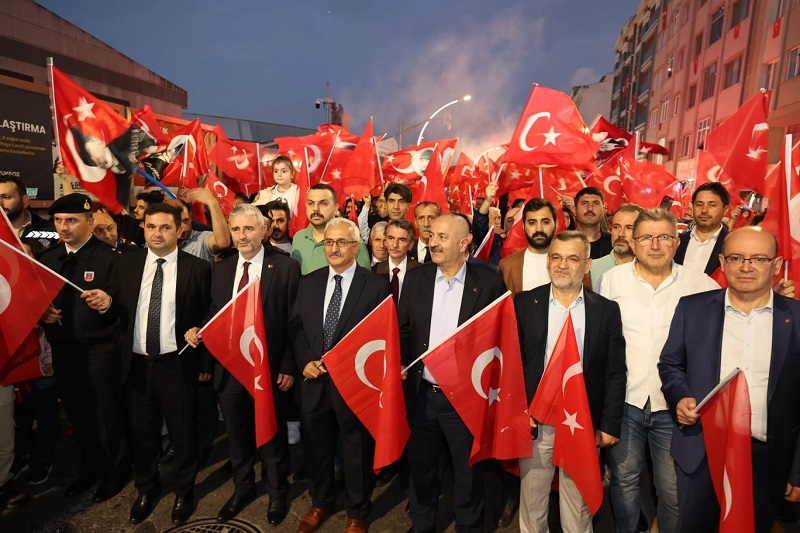 Cumhuriyetin 100. Yıl Dönümü Gebze’de Fener Alayı Coşkusu İle Kutlandı